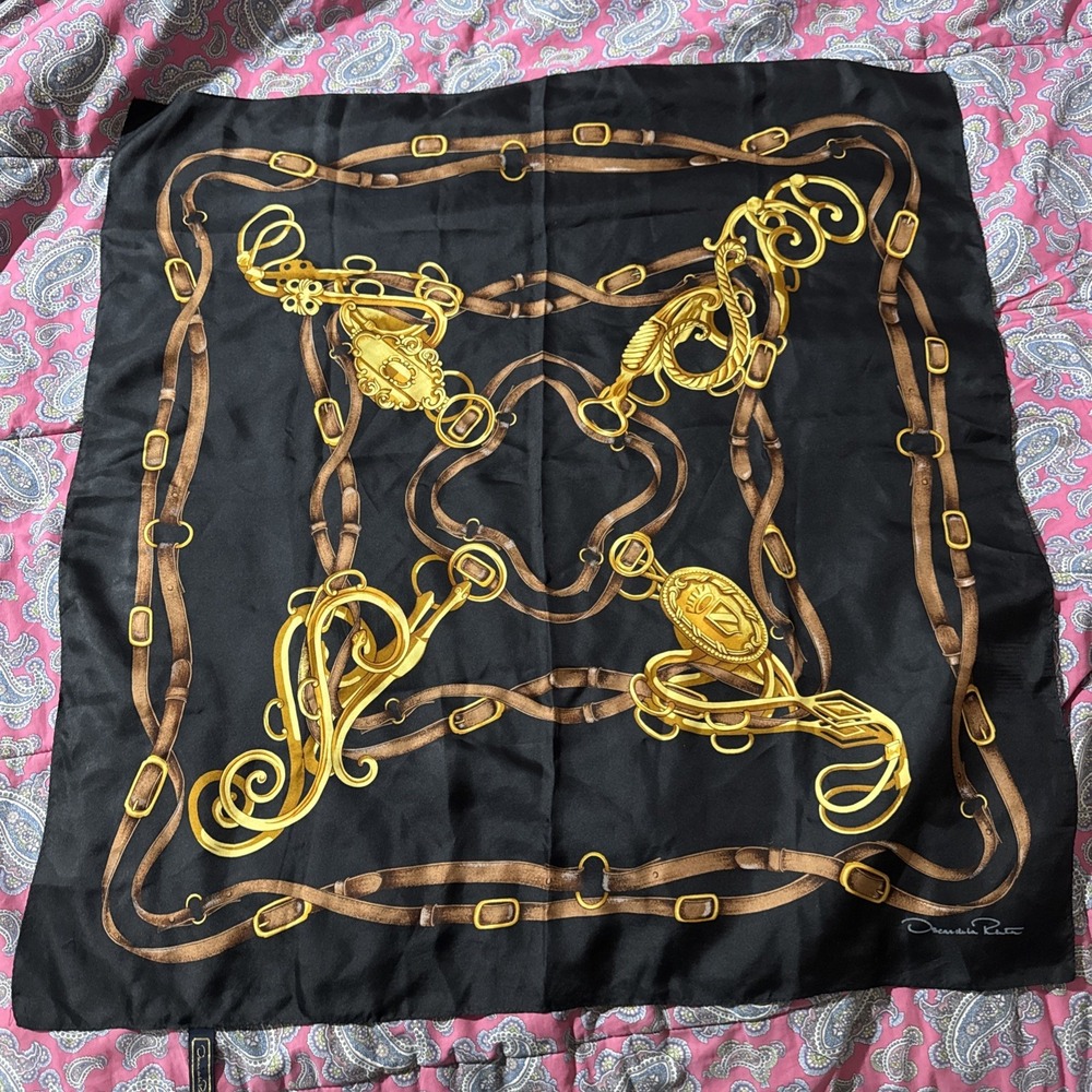 oscar de la renta 30x30 Vintage 100% Silk Scarf Japan Black Equestrian Motif EUC